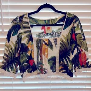 FARM RIO *NWOT* tropical print, puff sleeve, detailed blouse, sz M (loose fit)